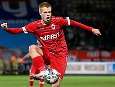 Barcelona moved ahead in the race for midfielder Arthur Vermeeren.